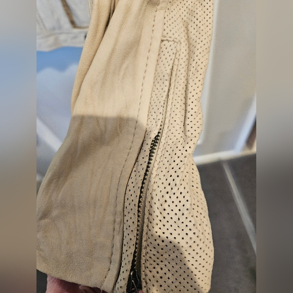 UGG Cream Suede Jacket Size XS - Picture 4 of 11